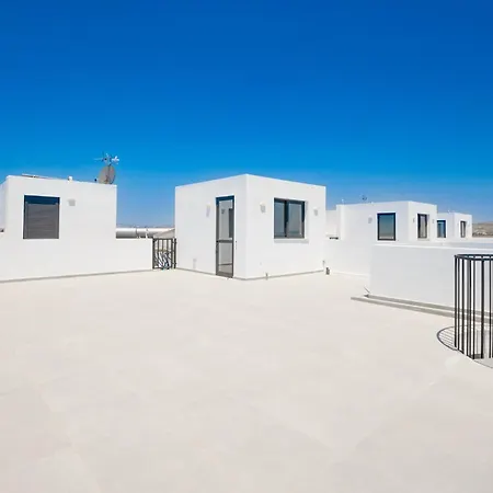 Carisa Elysium لارنكا