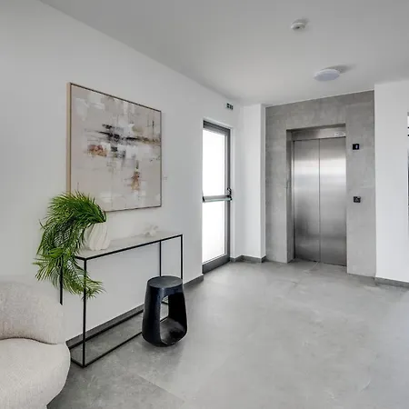 Carisa Elysium شقة لارنكا